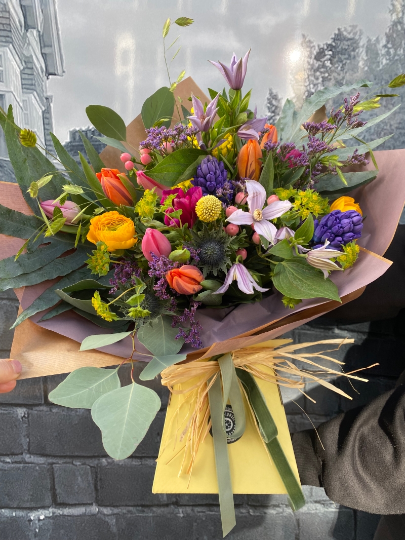 Spring flowers delivered for Easter same day in Eastbourne 