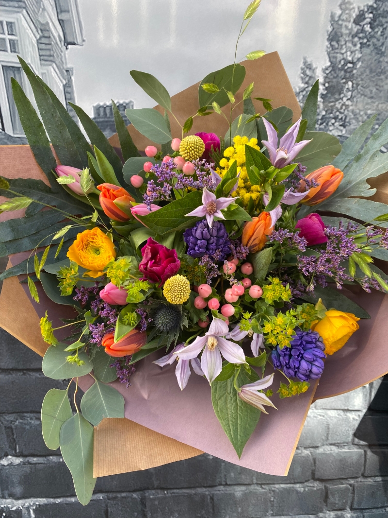 Spring flowers delivered for Easter same day in Eastbourne 