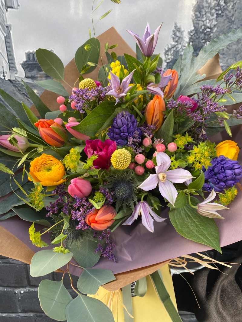 Spring flowers delivered for Easter same day in Eastbourne 