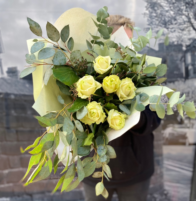 White roses delivered in Eastbourne 