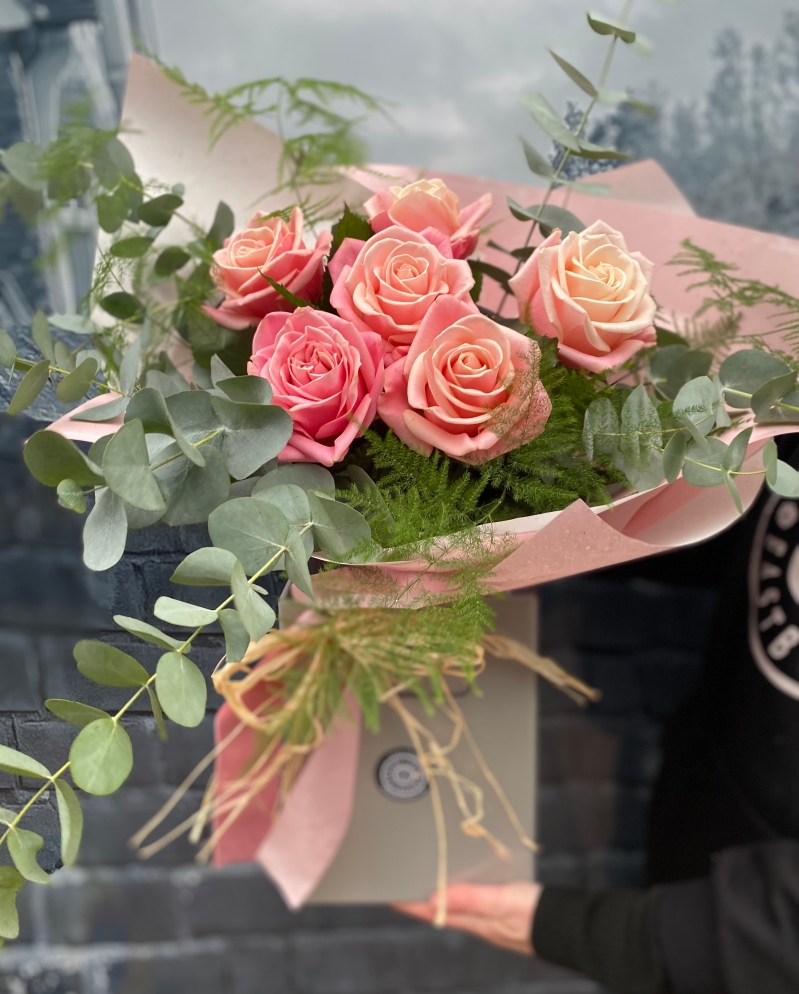 Pink Roses delivered same day in Eastbourne 