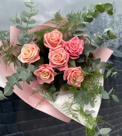 Pink Roses delivered same day in Eastbourne 