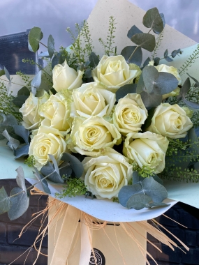 Dozen White Rose Bouquet