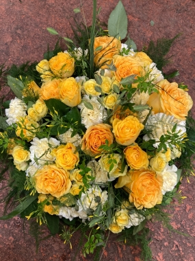 Yellow and white funeral flowers Eastbourne 