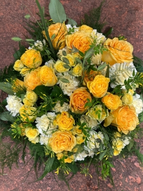 Yellow and white funeral flowers Eastbourne 