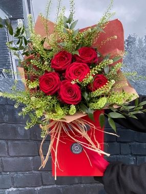 Red roses delivered in Eastbourne 