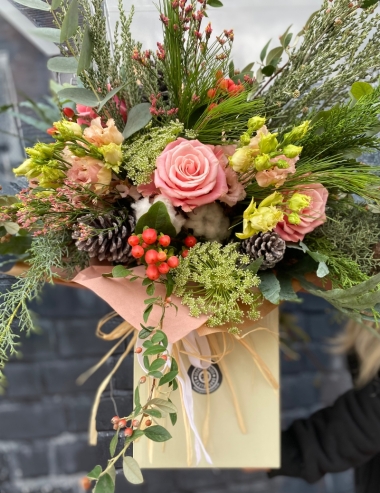 Pretty Christmas Bouquet