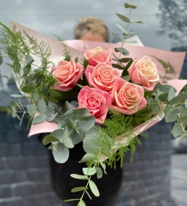 Pink Roses delivered same day in Eastbourne 